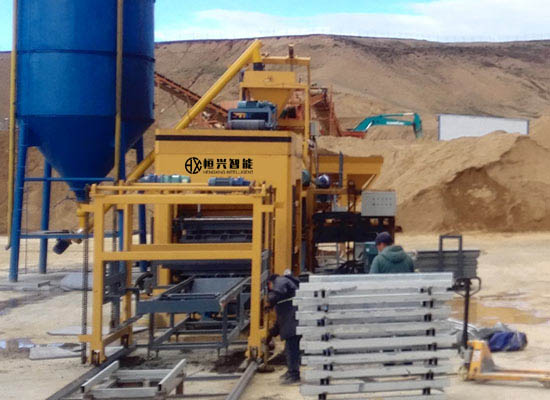 西藏12型水泥磚機(jī)客戶(hù)現(xiàn)場(chǎng)